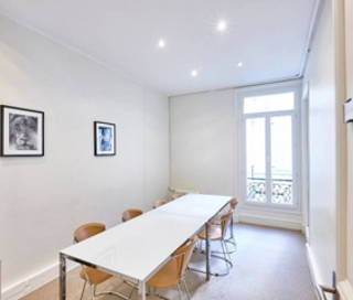 Bureau privé 19 m² 4 postes Location bureau Rue Marbeuf Paris 75008 - photo 3